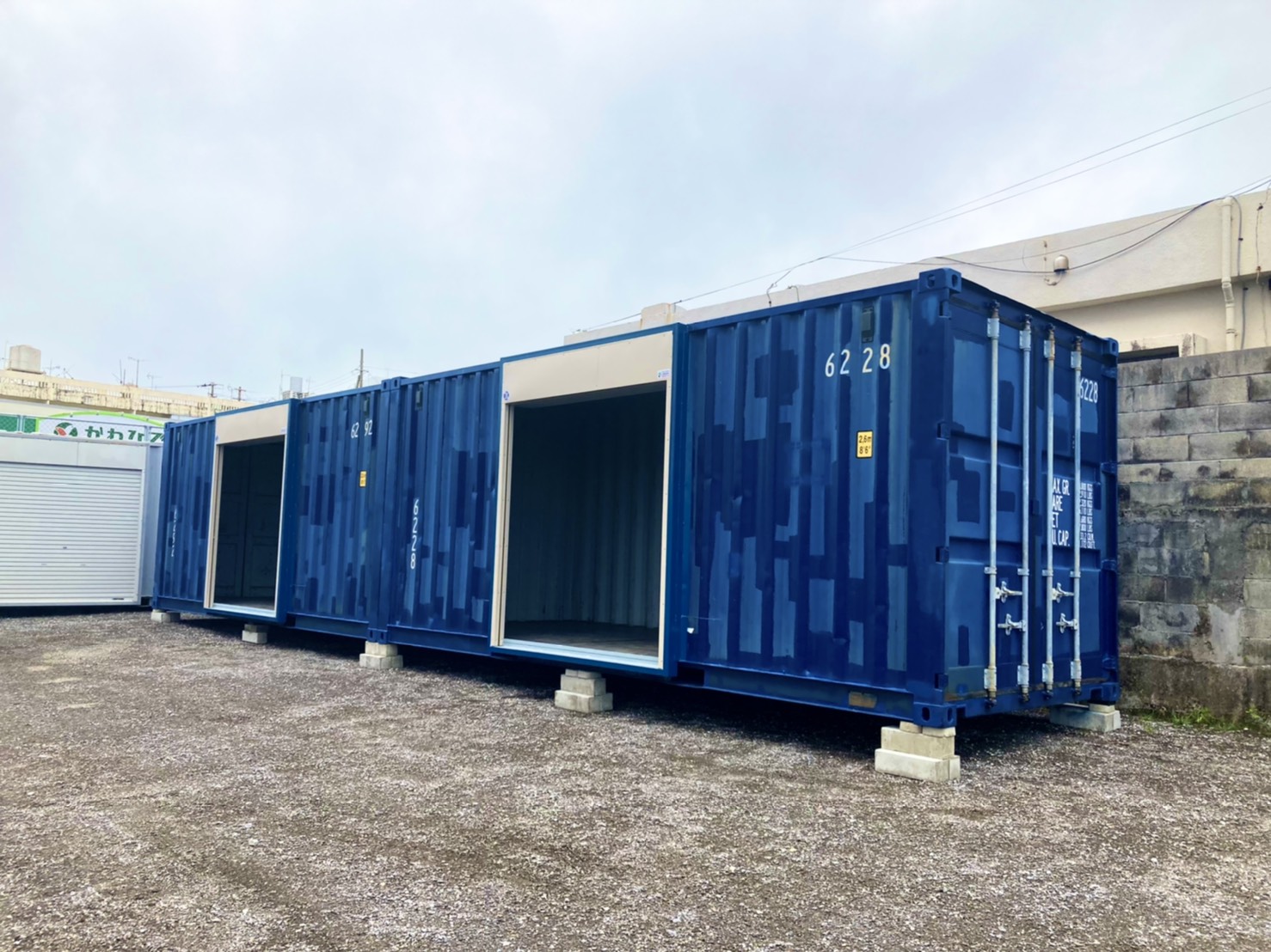 浦添市 20feetコンテナ【中古シャッター加工】の画像